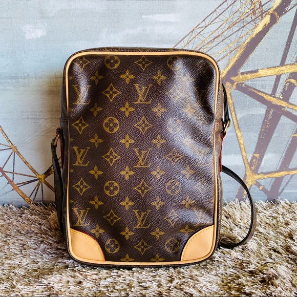 Louis Vuitton Danube MM Crossbody - Picture 2 of 14
